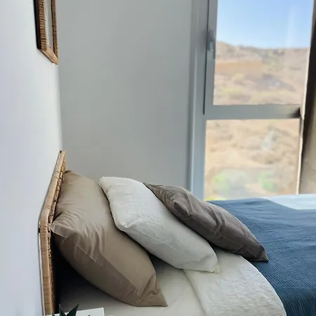 Canary Apartment *