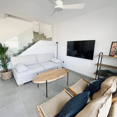 Canary Apartment *