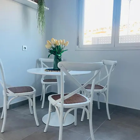 Canary Apartment *